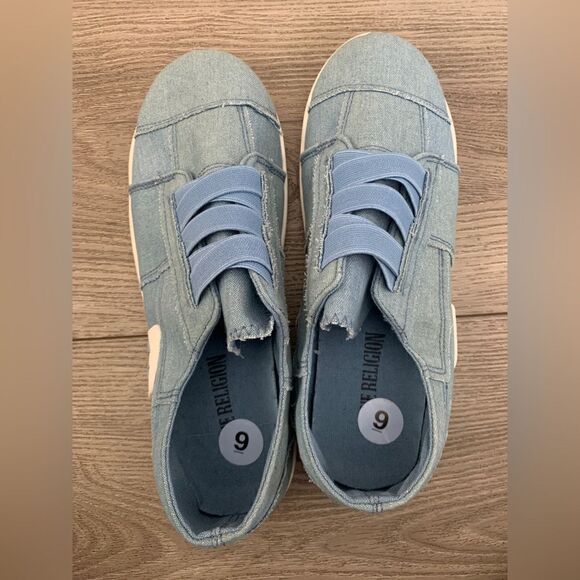 True religion slip on shoes very beautiful and comfortable. NWOT - Picture 3 of 5